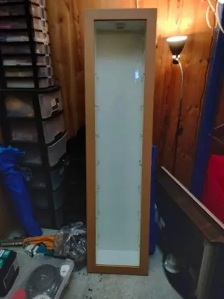 1 Vitrinakast ( hangend ) NU voor 50 Euro