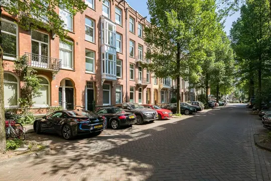 Woning aan de Johannes Verhulststraat te Amsterdam