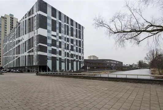 Woning aan de Van Leijenberghlaan te Amsterdam