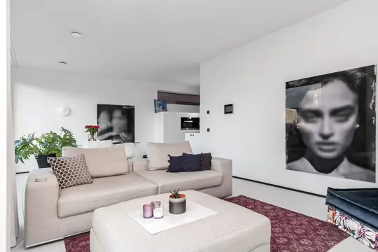 Woning aan de Valkenburgerstraat te Amsterdam