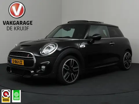 Mini Cooper S 2.0 John Cooper Works pakket! | Elektrisch Panoramadak | Carplay | Adaptief Cruise Con