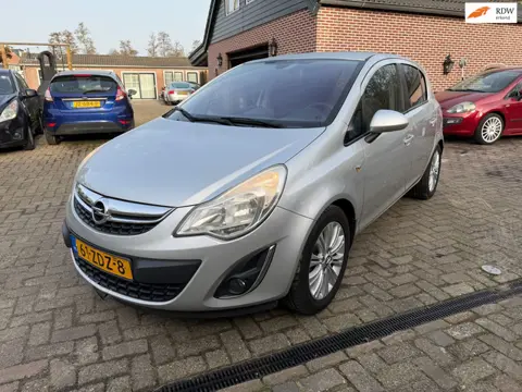 Opel Corsa 1.4-16V Cosmo NIEUWE APK 24-02-2027 (zo ingeruild zo weg)