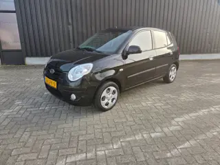 Kia Picanto 1.0 X-pect rijdt schakelt goed