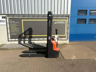 VS-22708 elektrische stapelaar BT SHE100