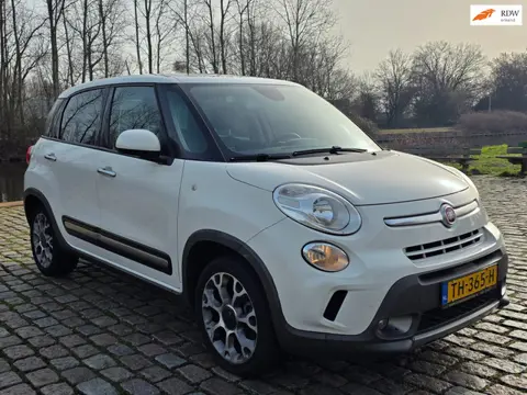 Fiat 500 L 1.6 M-Jet Trekking Zeer netjes 2e eigenaar panorama dak navigatie achteruit camera airco 