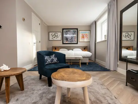 Ruime suite op het souterrain met eigen badkamer