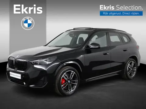BMW X1 sDrive20i M Sportpakket Pro | Trekhaak | Panoramadak | Driving Assistant Plus | Harman-Kardon