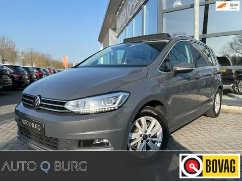 Volkswagen Touran 1.5 TSI Highline | 7 Persoons | Trekhaak | Pano | Stoelverwarming | Camera | LMV |