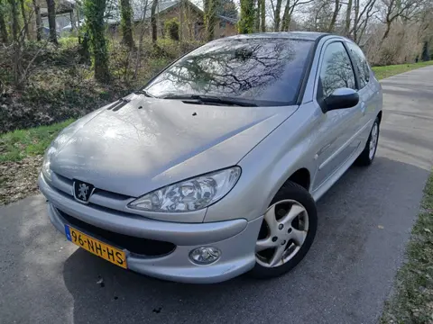 Peugeot 206 1.6-16V Quiksilver