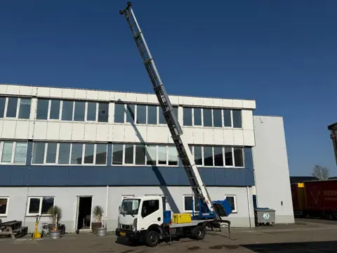 Nissan Cabstar 35.13 met paus verhuislift 25 meter