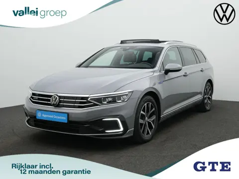 Volkswagen Passat 1.4 TSI PHEV 218 pk GTE | Panoramadak | Trekhaak | Discover Pro | Adaptief onderst