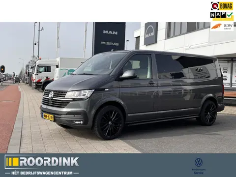 Volkswagen Transporter T6.1 L2H1 28 Highline Dubbele cabine 20" LMV, 6 zits, trekhaak sidebars zwart