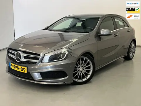 Mercedes-Benz A-klasse 180 / AMG / NL-auto / 18" / Xenon