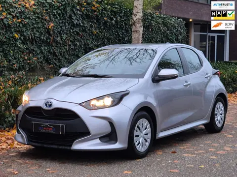 Toyota Yaris Fabrieksgarantie 3-2027 100% dealerond. 1e-eigenaar NAP APK 1-2028 1.5 Hybrid Active Au