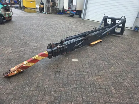 C. Klein uitschuifgiek Volvo aansluiting met jib
