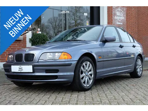 BMW 3-serie 316i / Nette staat / 2 sets banden / 16" lichtmetalen velgen