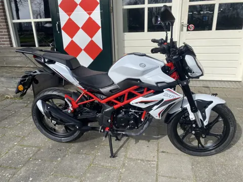 Benelli BN125 CBS (bj 2022)