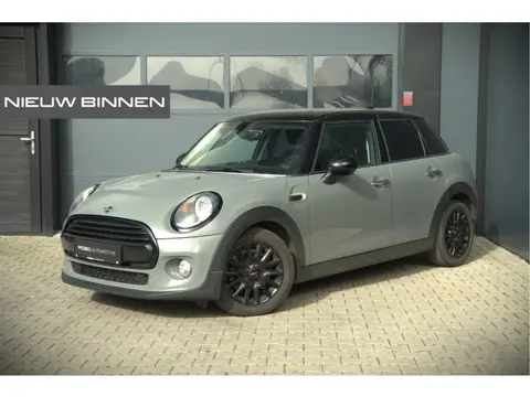 MINI Mini 1.5 Cooper | Apple Carplay | Navigatie | Cruise Control | Black Pack | Keyless | Automaat 