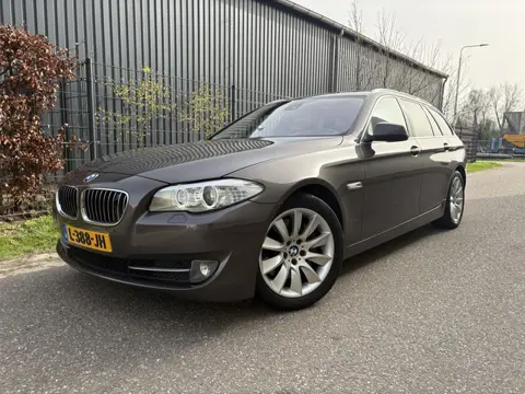BMW 5 Serie Touring 528xi High Executive / AUTOMAAT / PANORAMADAK/ HEAD UP / SOFTCLOSE / 156dkm!