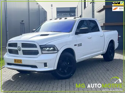 Dodge Ram 1500 5.7 V8 Crew Cab 6'4 | Lage bijtelling | DVD | Apple CarPlay | Luchtvering