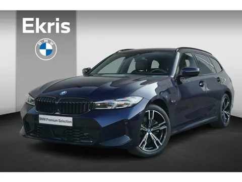 BMW 3 Serie Touring 320e xDrive M Sportpakket 18'' / Panoramadak / Elektrisch verstelbare stoelen / 