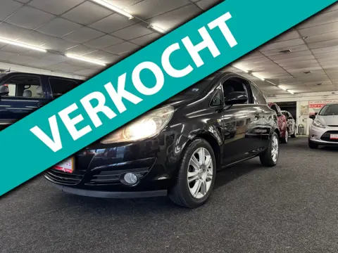 Opel Corsa 1.4-16V Color Edition. Cruise control, airco, LM en meer!