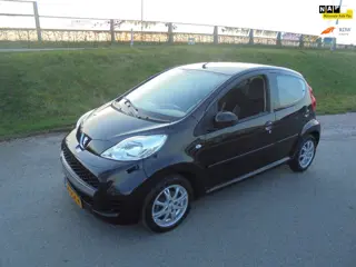 Peugeot 107 Peugeot 107 1.0 benzine 5 deurs airco lmv 134.000km