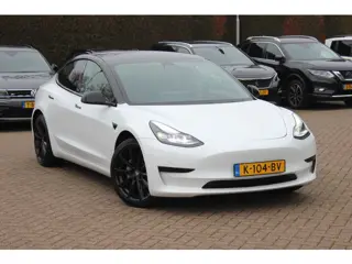 Tesla Model 3 Standard RWD Plus 60 kWh / SoH 91,4% / Autopilot / Panoramadak / Camera / Audio / 18''