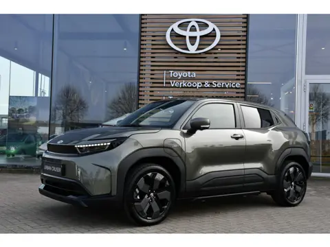 Toyota Urban Cruiser Executive 61 kWh Automaat 174pk | Nieuw | Panoramadak | JBL-audio | 360 graden 
