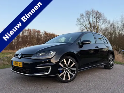 Volkswagen Golf 1.4 TSI GTE Automaat | SOH 89% | Panoramadak | Leder | Camera | 18" Velgen | Stoelve
