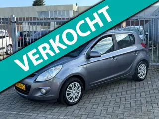 Hyundai I20 1.2i DynamicVersion 78PK 5 deurs! NL AUTO NAP! Airco l Carplay l Navi l MTF-stuur! TOPST