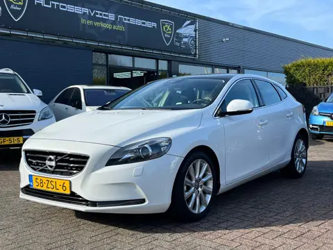 Volvo V40 1.6 D2 Summum / Pano / Pdc / Trekhaak / Leer / vol opties!!