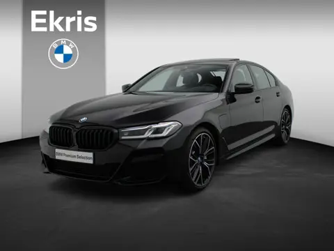 BMW 5 Serie Sedan 545e xDrive M Sportpakket | Comfortstoelen | Schuifdak | Head-Up Display | 20"