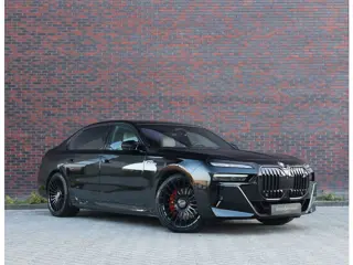 BMW 7 Serie M760e xDrive | Full option! - Theatre screen - Sky - Trekhaak