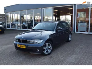 BMW 1-serie 120i Executive | AUTOMAAT | DAKRAAM| AIRCO | STOELVERWARMING | PARKEERSENSOREN