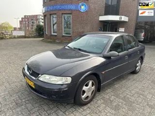 Opel Vectra 1.6-16V Pearl / bj.2000 / sedan / NAP met 181712 km / APK VERLOPEN / trekhaak / sportvel