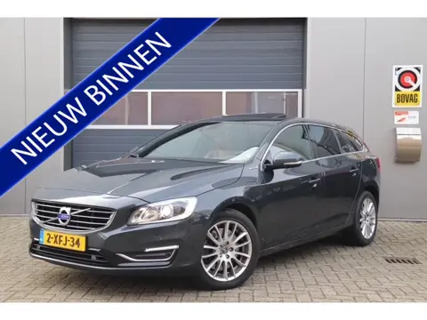 Volvo V60 2.4 D6 AWD Plug-In Hybrid Summum, Stoelverwarming, Schuifdak, Trekhaak