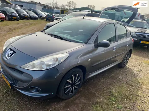 Peugeot 206 + 1.1 XR bjr 2010 koppelingset is nieuw , airco nieuwe apk ,5 deurs 147.228 km onderh bo