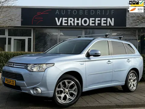 Mitsubishi Outlander 2.0 PHEV INSTYLE + - PANORAMADAK - STOEL VERW - FULL OPTION - FIETSENREK - TREK