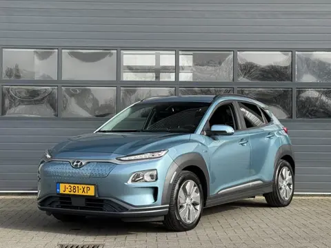 HYUNDAI KONA EV FASHION 64 KWH I 3 FASE I 100% SOH I TREKHAAK I ALL-IN PRIJS