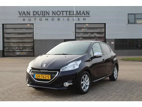 Peugeot 208 1.2 PureTech Style / Navigatie / LMV 15" / N.A.P.