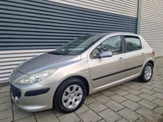 Peugeot 307 1.6-16V XT Automaat, PDC, Cruise control, trekhaak , climatronic, NAP