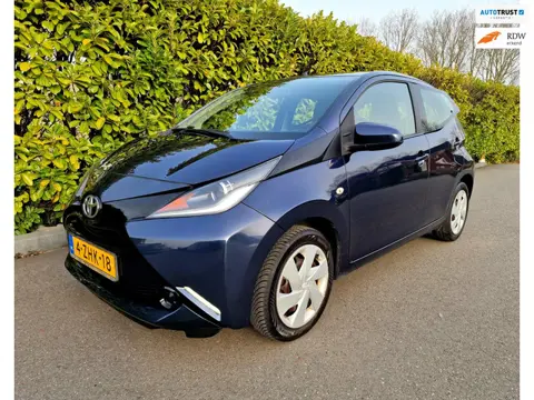 Toyota Aygo 1.0 VVT-i x-play Airco Cruise control Camera
