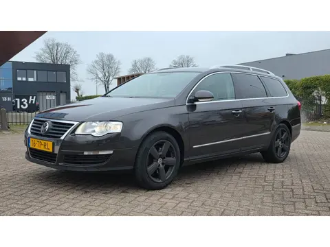 Volkswagen Passat Variant 2.0 FSI Comfortline NIEUWE APK*Zeer netjes*TREKHAAK*CLIMA*CRUISE*NAVI*Etc.