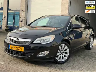 Opel Astra 1.6 Cosmo/ AUTOMAAT/ nap/ dealeronderhouden/ 1jaar apk/ volle opties