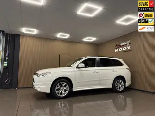 Mitsubishi Outlander 2.0 PHEV Instyle * Schuif-Kanteldak / Navigatie / LED / 18" LM Velgen / NL Auto
