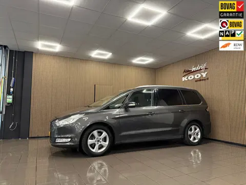 Ford Galaxy 1.5 Titanium * Trekhaak / 7 Persoons / Carplay / Stoelverwarming / NL Auto *