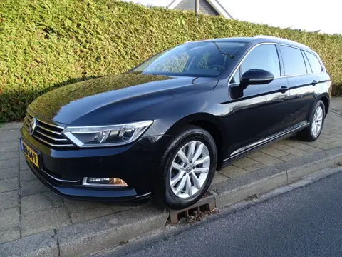 VOLKSWAGEN PASSAT 1.5 TSI HIGHLINE-Automaat-Navi-Carplay-Usb-Blth-Pdc-Media app