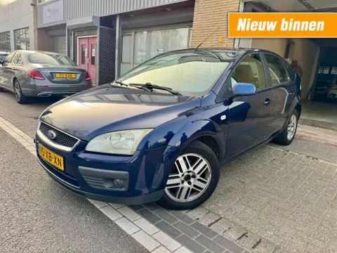 FORD FOCUS 1.6-16V Ghia CLIMSA LMV RIJDT GOED NAP APK 1-2027