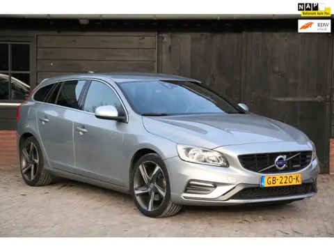 Volvo V60 1.6 T3 R-Design Navigatie/Parkeersensor/18"inch lmv/Apk 04-2027